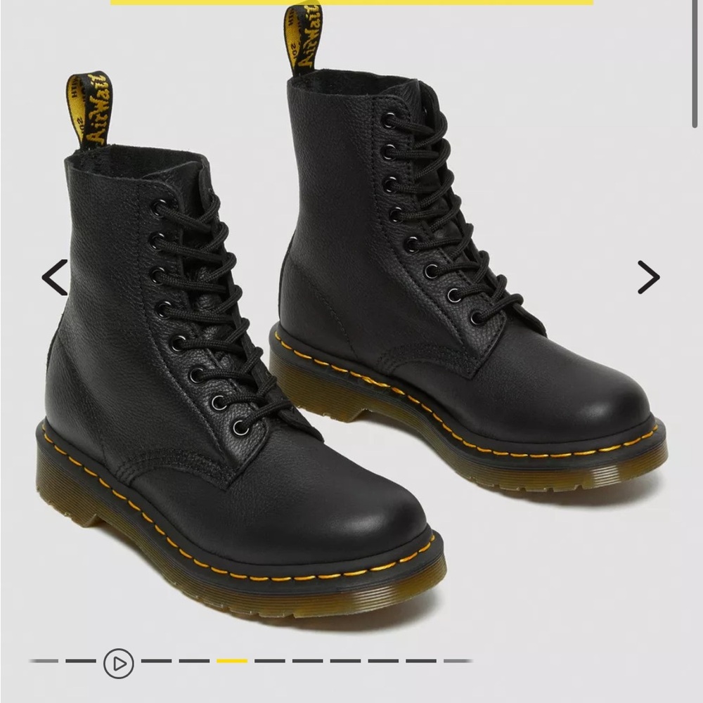 Doc Martens Soft Leather Virginia Pebbled Leather lace up Boot